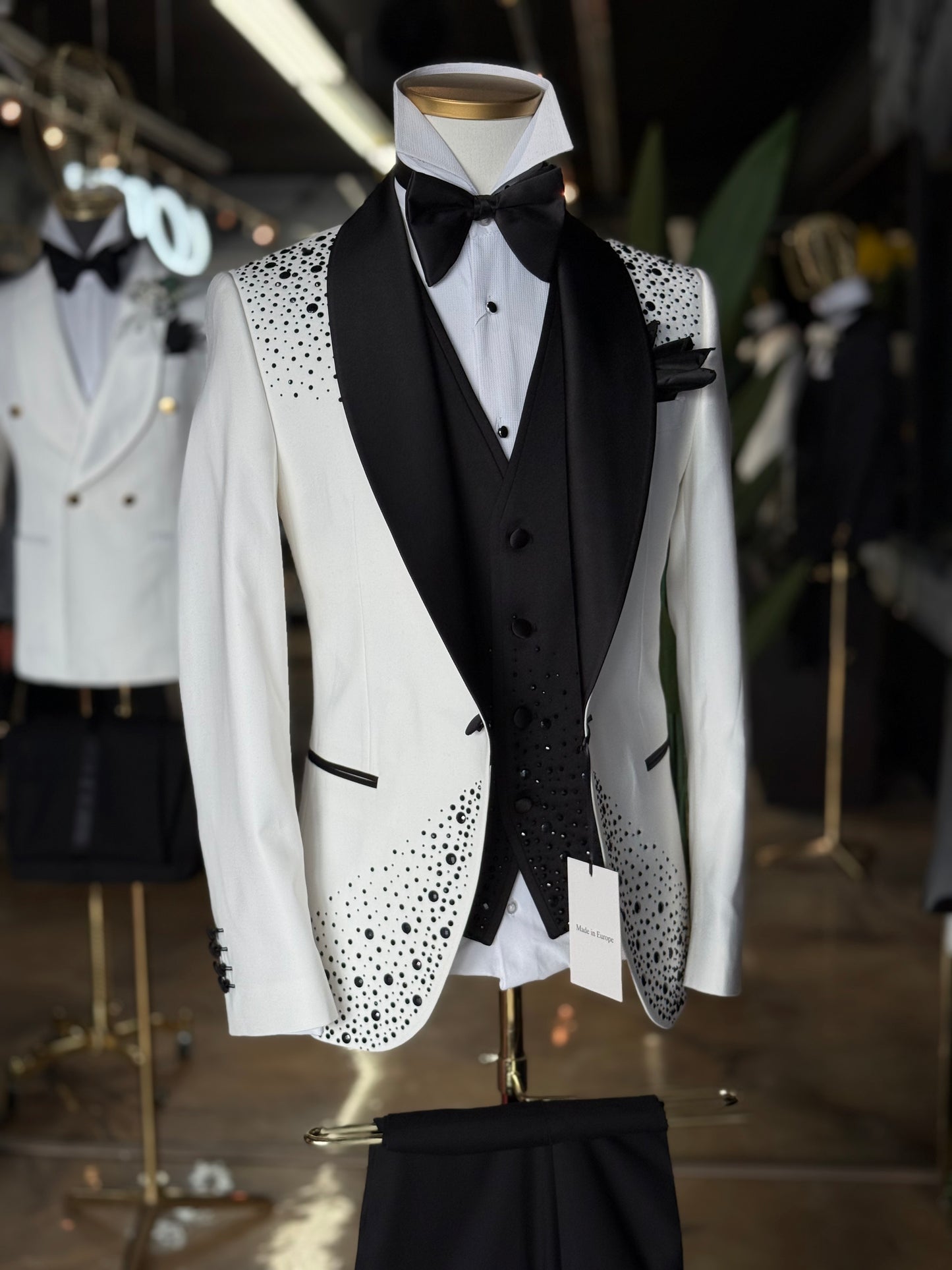 Black Glitter Shawl Lapel Tuxedo – Luxury 3 Piece