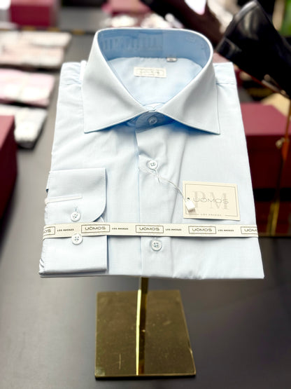 Light blue spread collar, regular cuffs