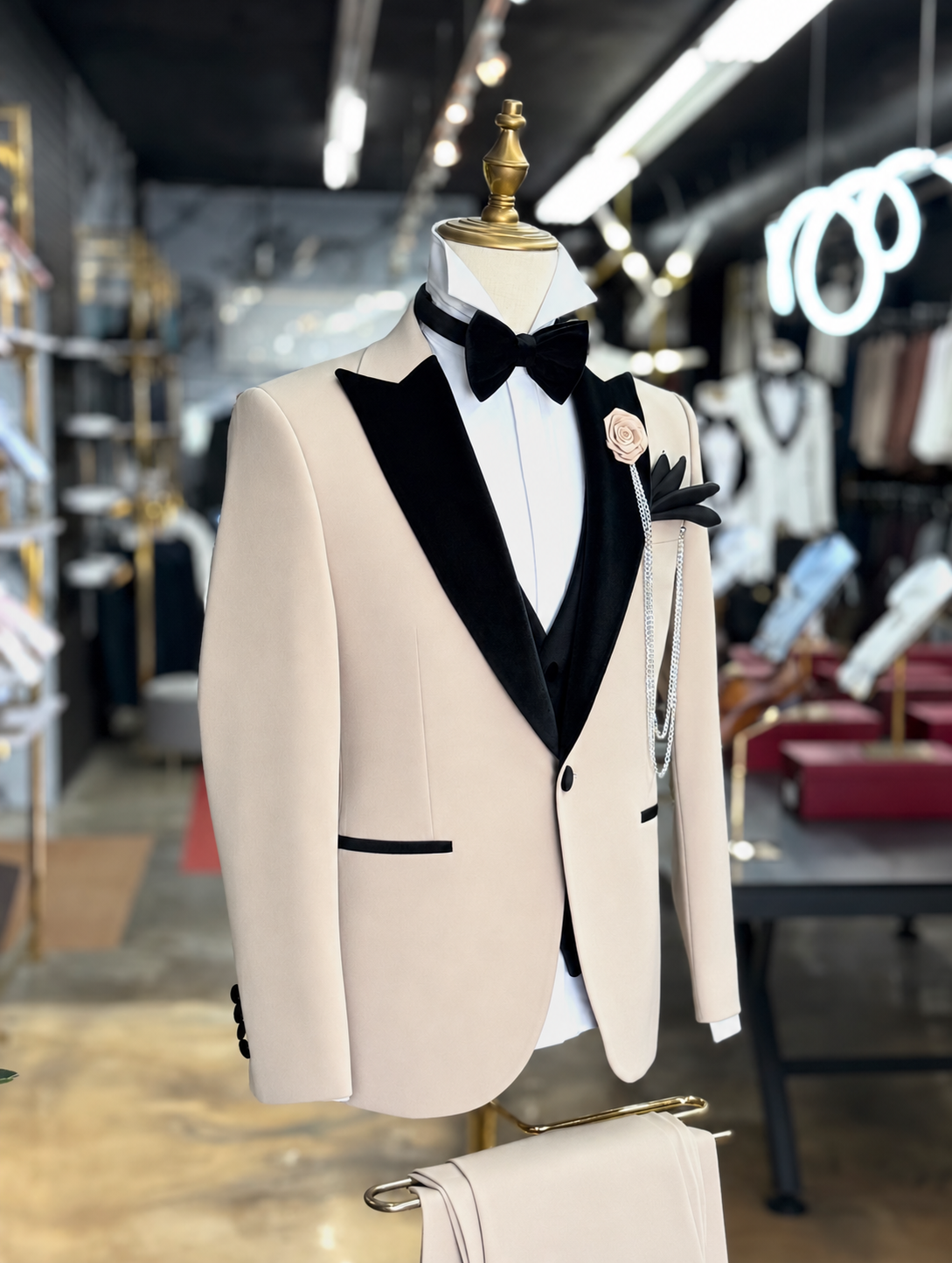 Noir Champagne Peak Lapel Velvet Edition