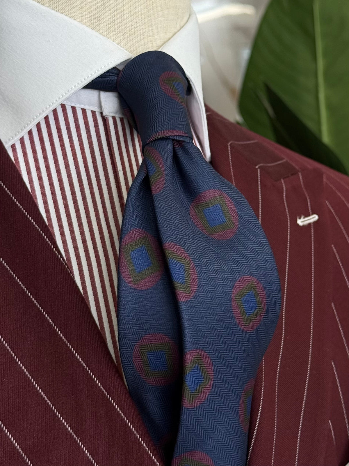 Necktie Big Medallion Navy & Burgundy