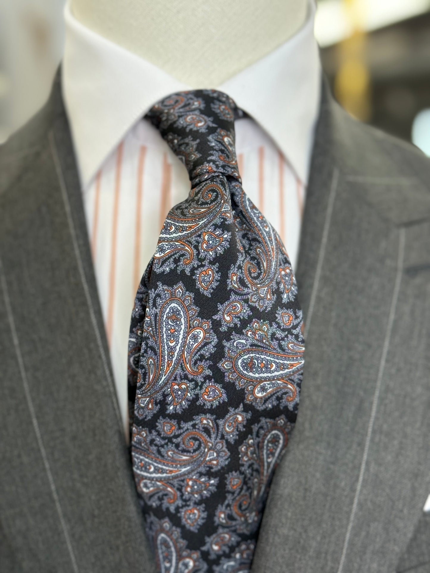 Necktie Mid Paisley Charcoal & Rust