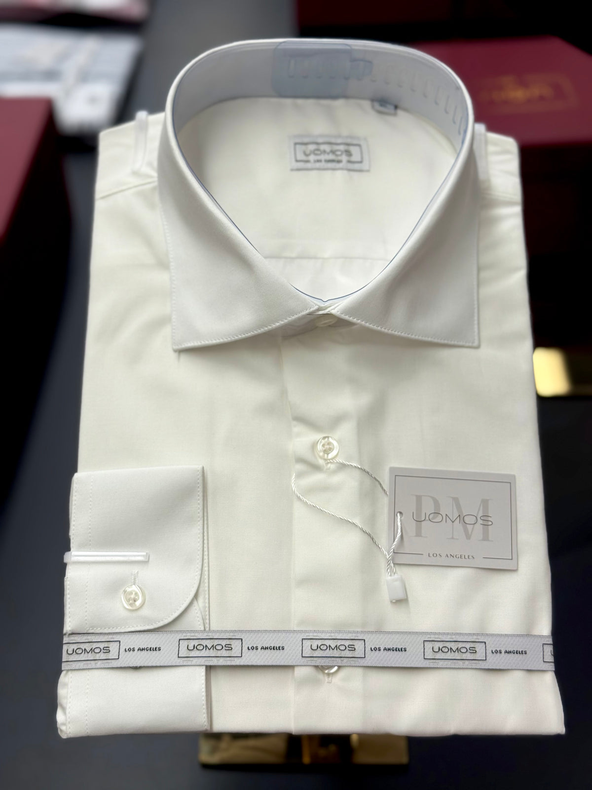 Off White spread collar, regular cuffs