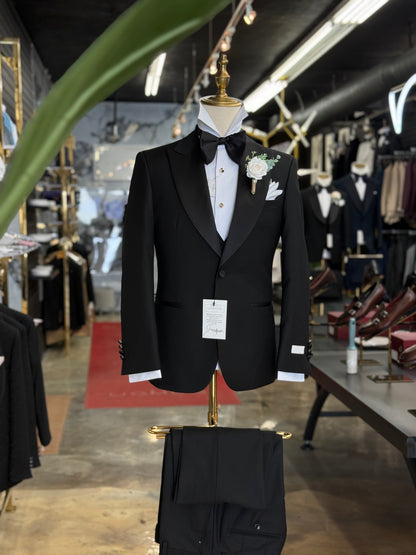 Wide Peak Lapel Black Tuxedo Uomos