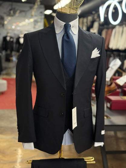 The Wide Peak Mid Night Blue Three-Piece Suit uomos
