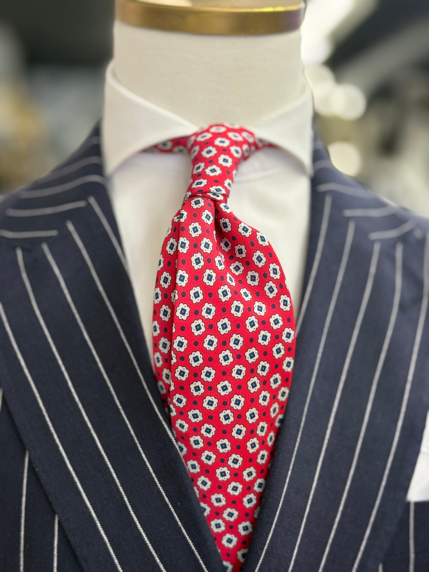Necktie Crimsom Small Medallion