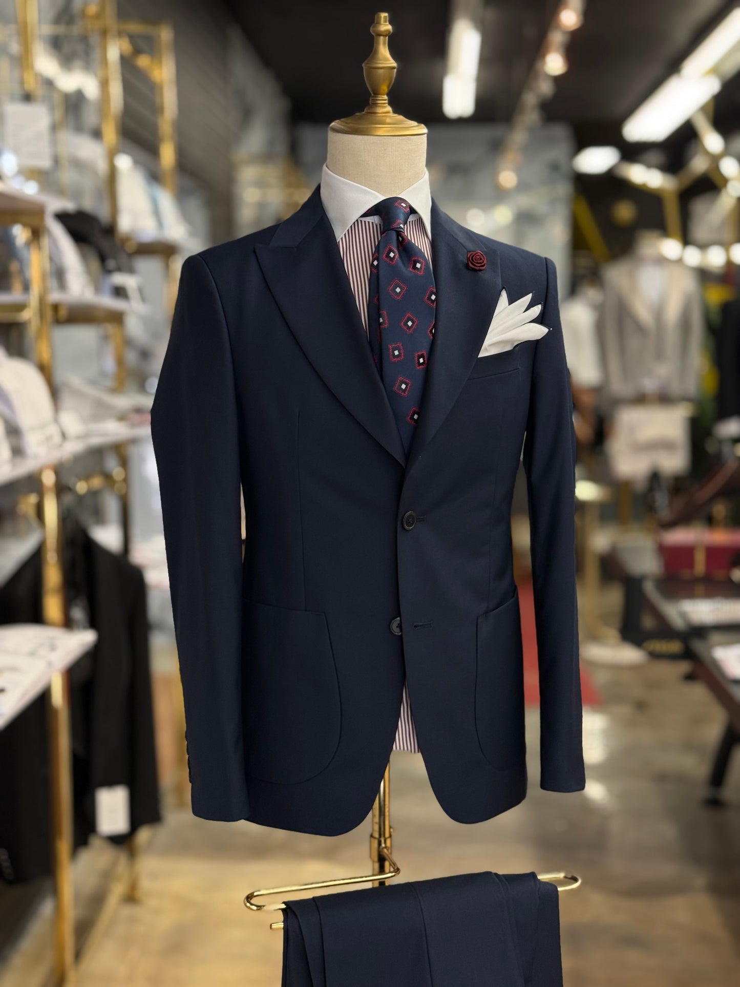 Navy Blue Two Pieces Wide Peak Lapel Suit Patch Pockets