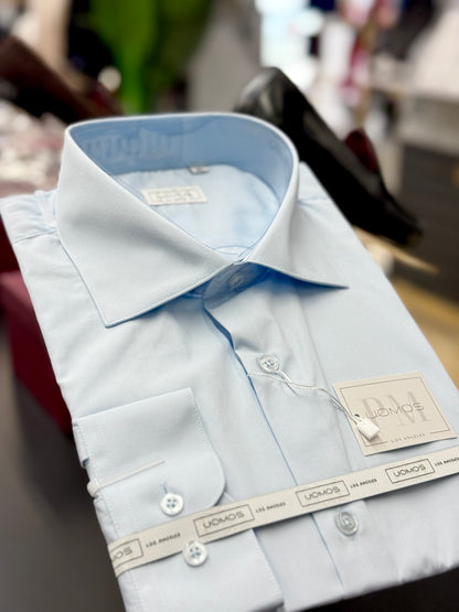Light blue spread collar, regular cuffs