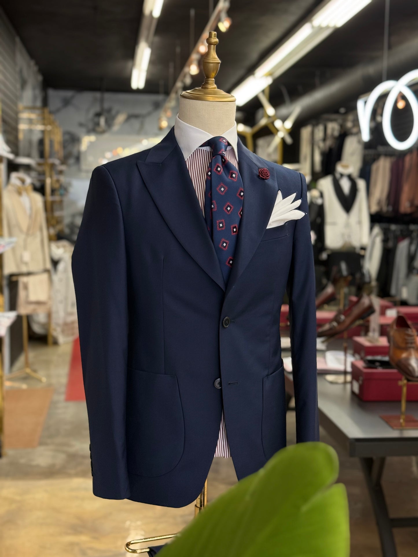 Navy Blue Two Pieces Wide Peak Lapel Suit Patch Pockets