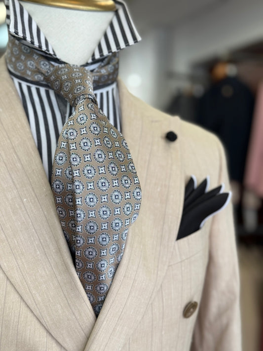 Necktie Bronce Champagne and black/white medallions
