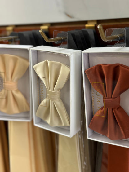 Angora Vanilla Ivory Bow tie & Pocket Square set.