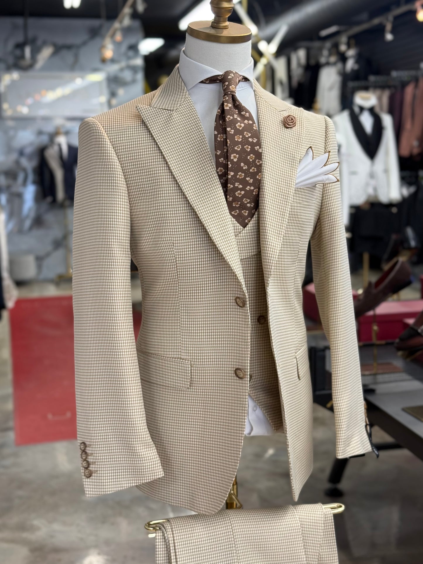 Vanilla Cream Micro Houndstooth Wide Peak Lapel Suit