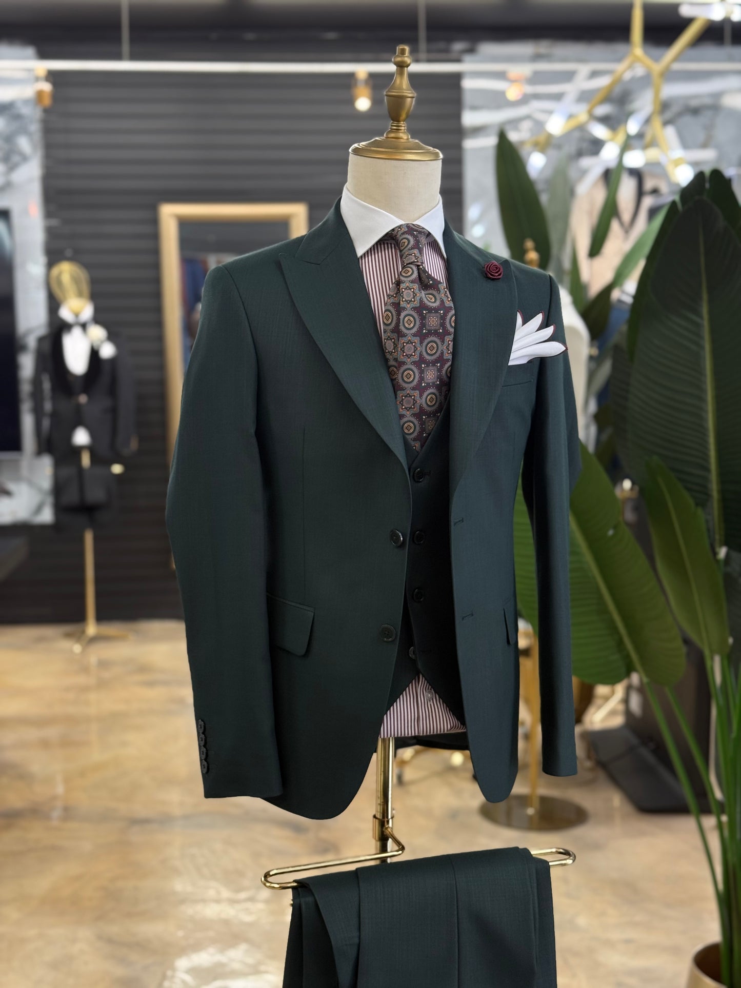 Emerald Green Three Pieces Wide Peak Lapel Suit