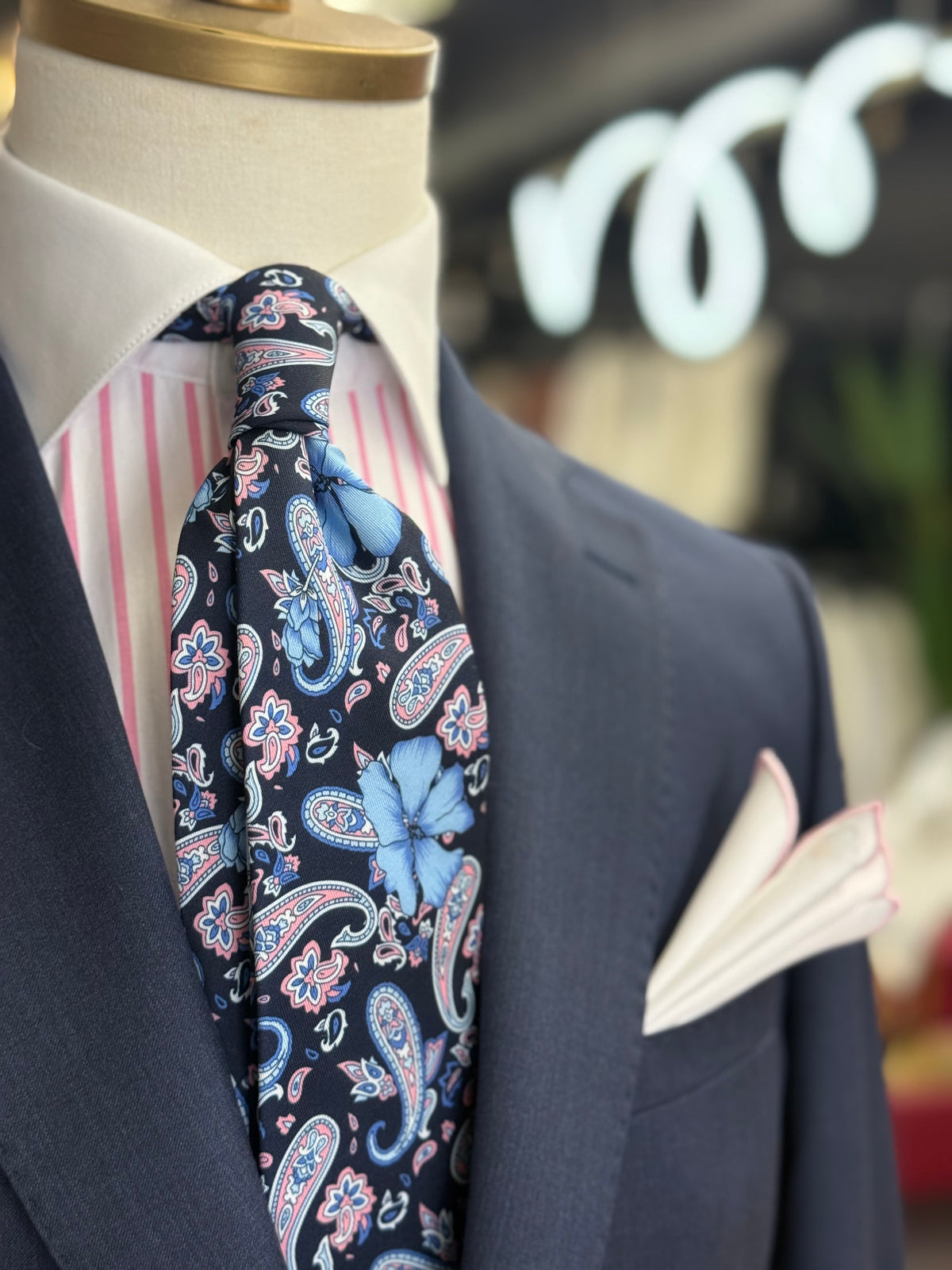 Necktie Big Paisley Mid night blue, Pink