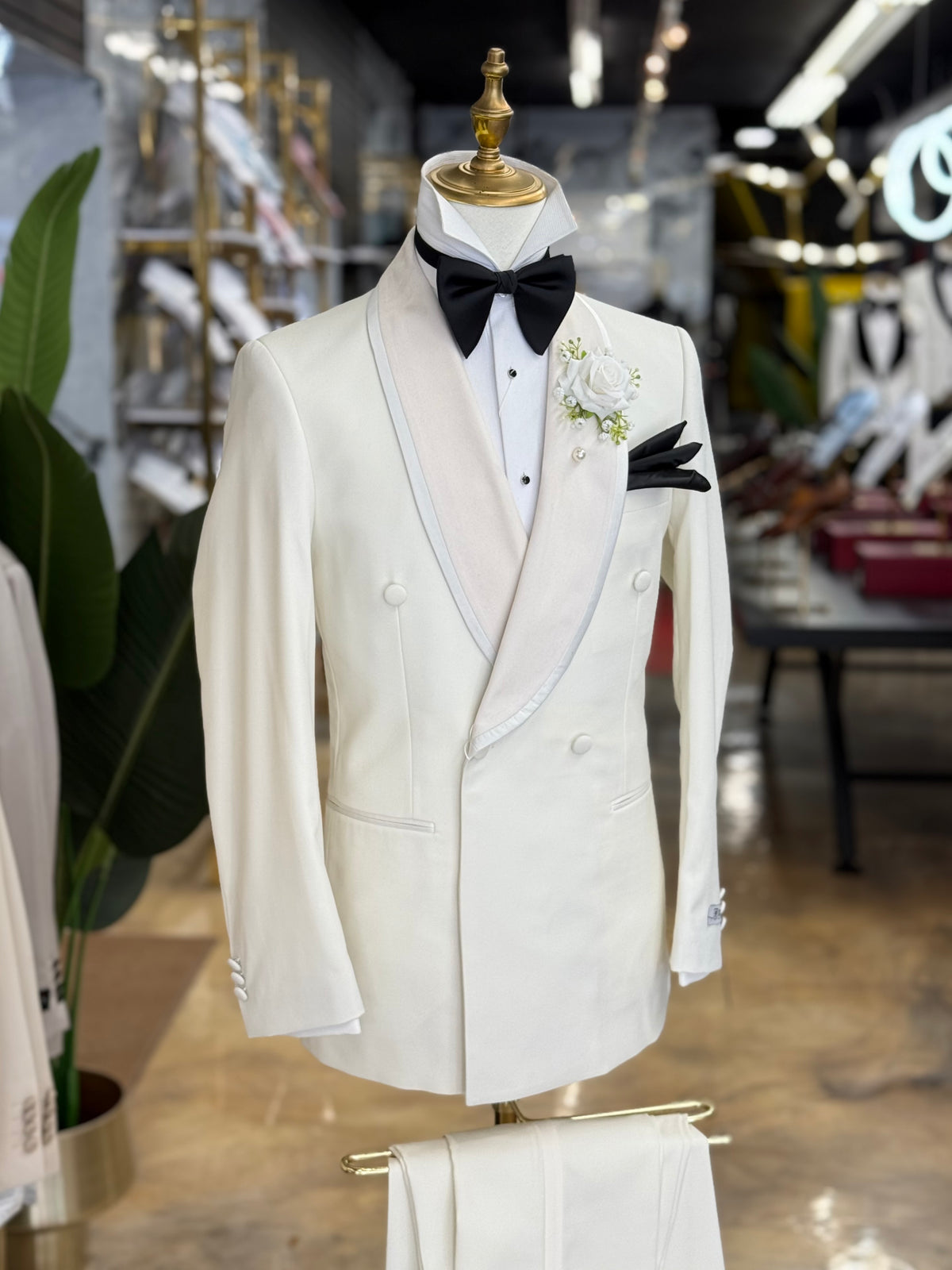 Ivory White Modern Fit Tuxedo Double Breasted Shawl Lapel