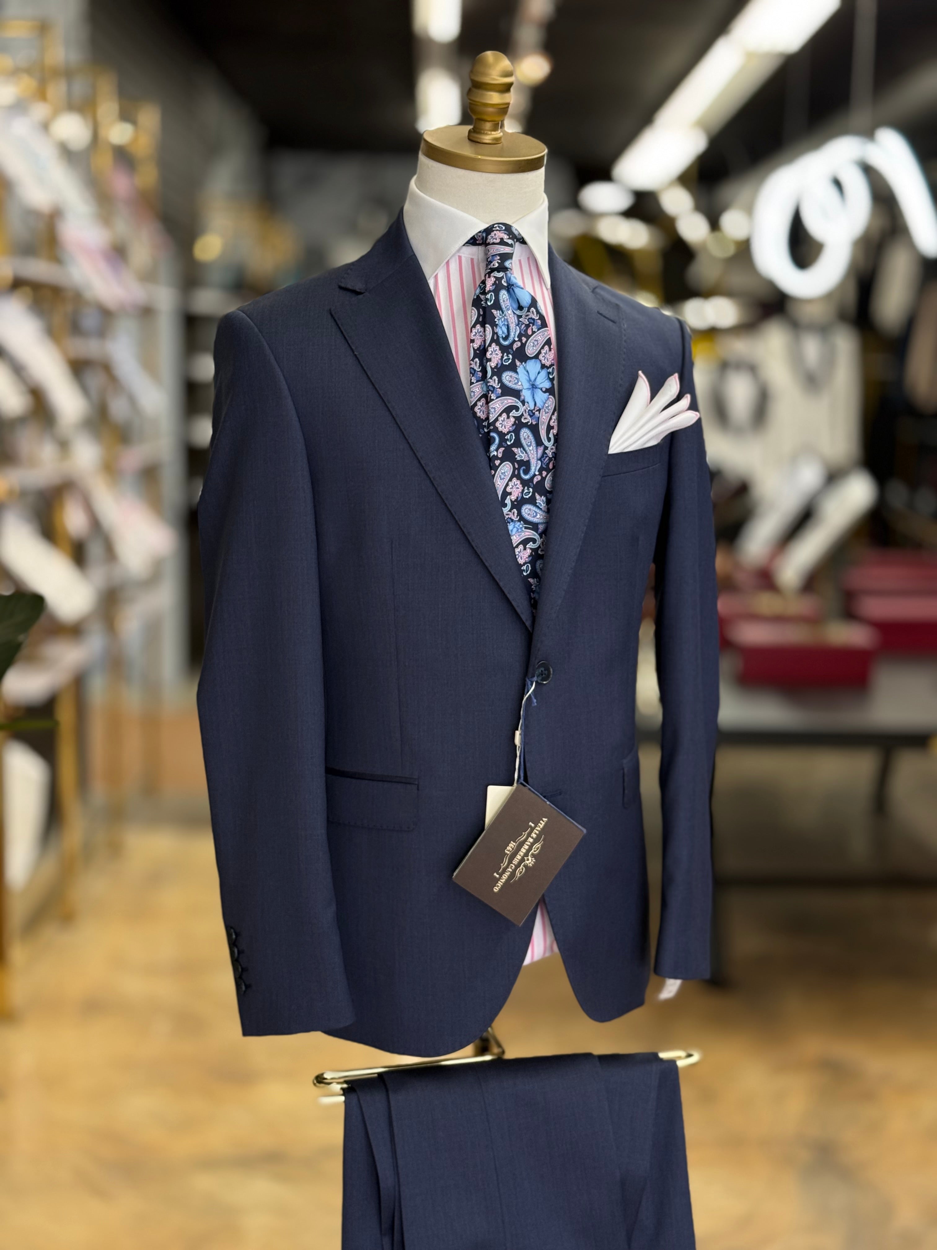 オーダースーツ　VITALE BARBERIS CANONICO 3ピース The Vitale Barberis Canonico Italian Wool Suit in Textured Navy