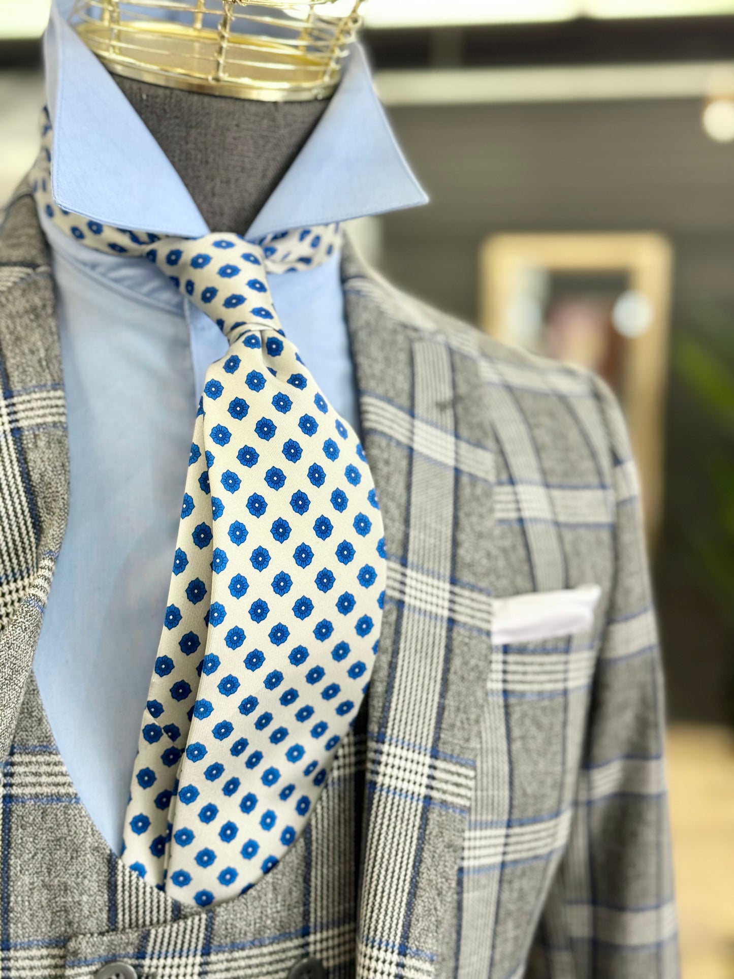 Necktie Medallion White & Blue