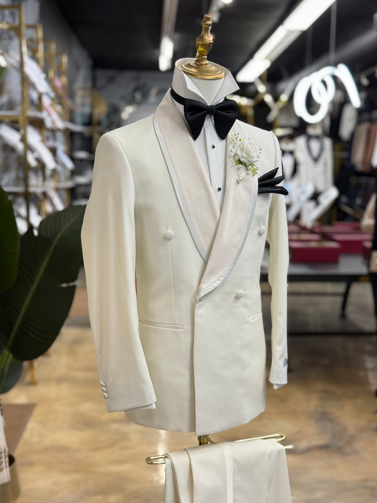 Ivory White Modern Fit Tuxedo Double Breasted Shawl Lapel