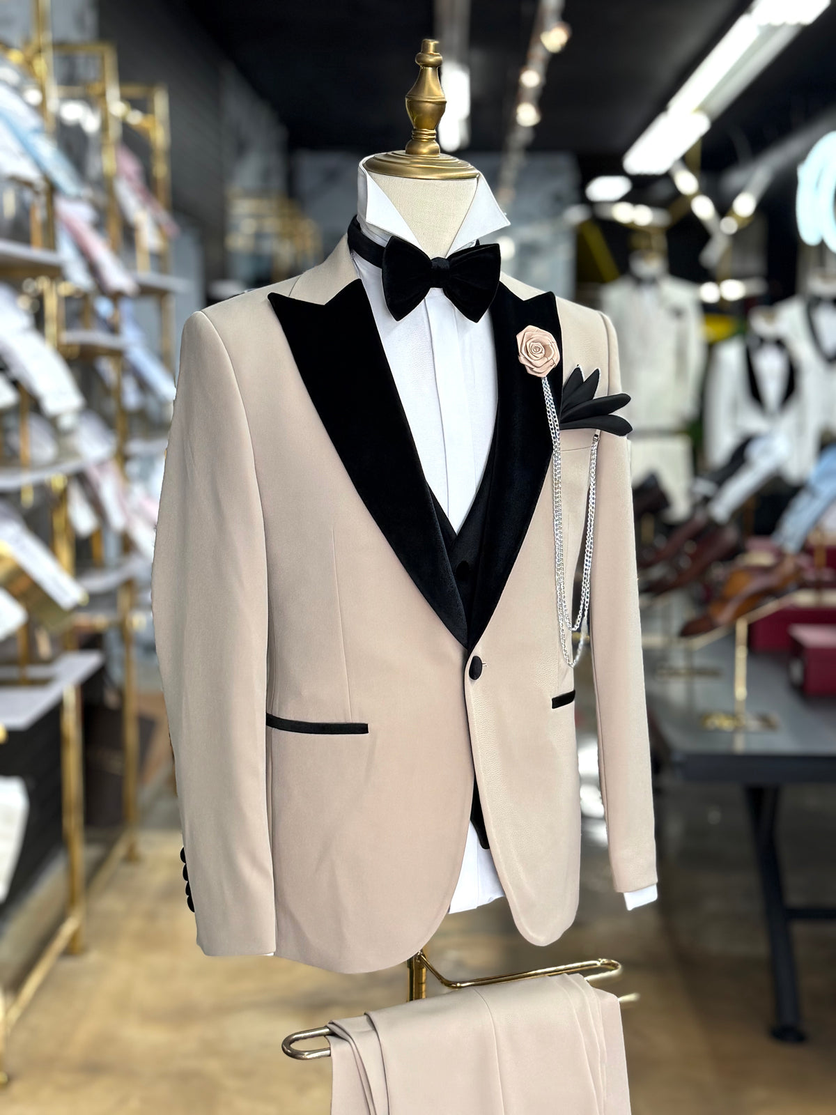 Noir Champagne Peak Lapel Velvet Edition