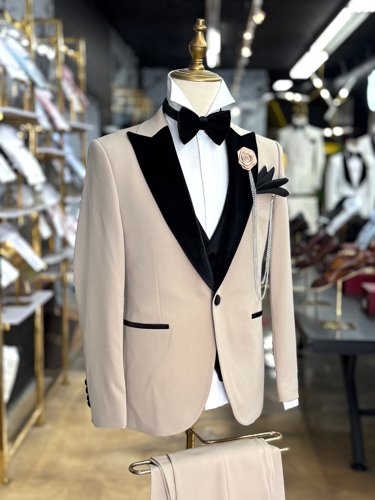 Noir Champagne Peak Lapel Velvet Edition