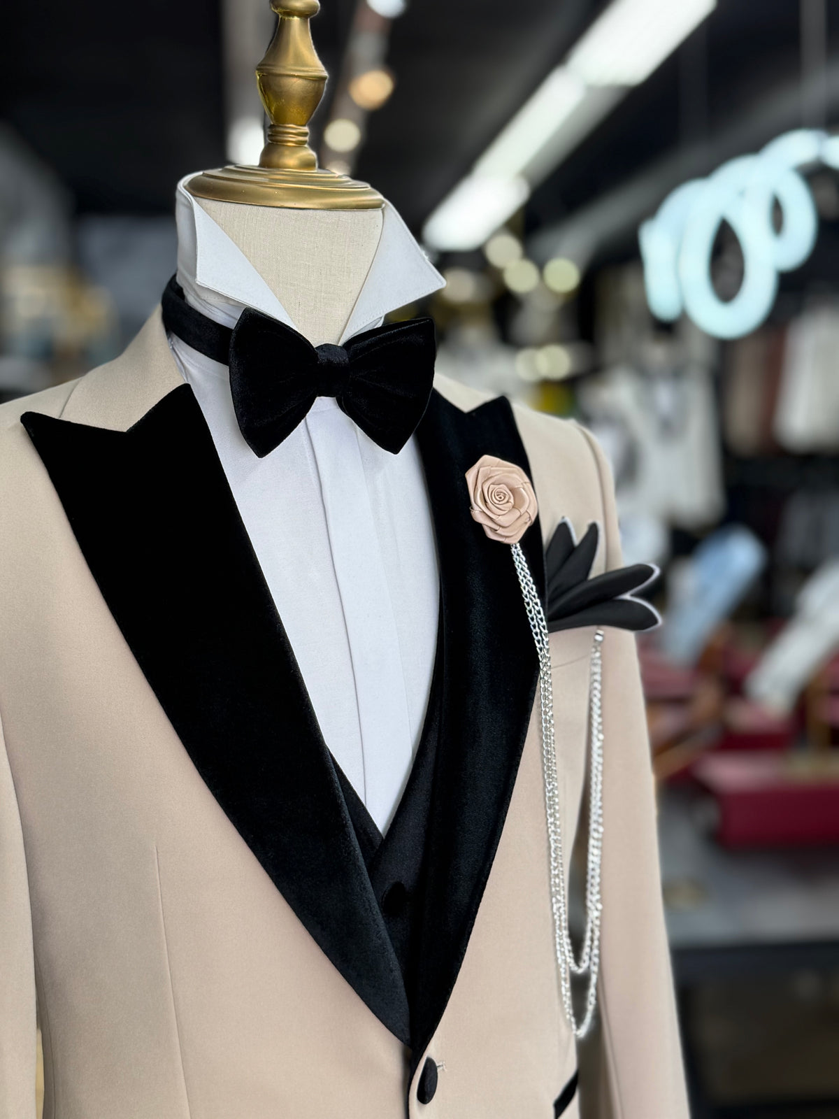 Noir Champagne Peak Lapel Velvet Edition