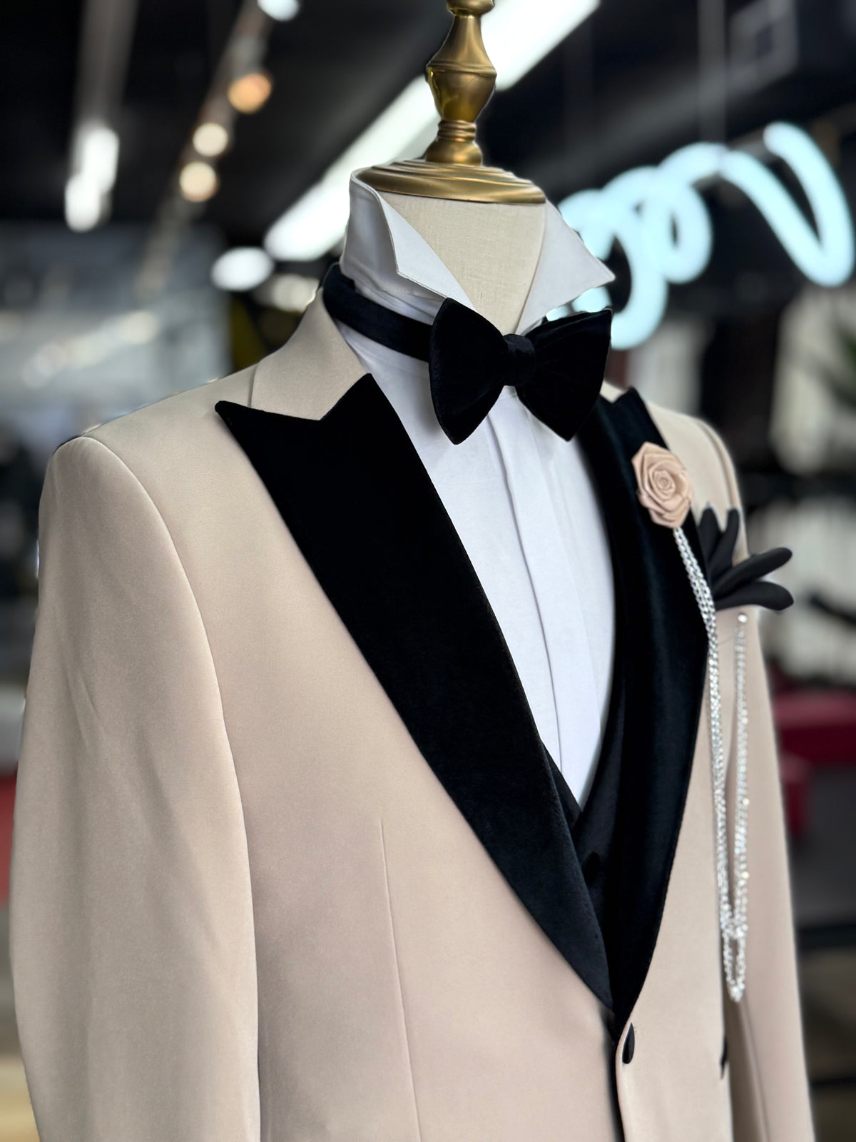 Noir Champagne Peak Lapel Velvet Edition