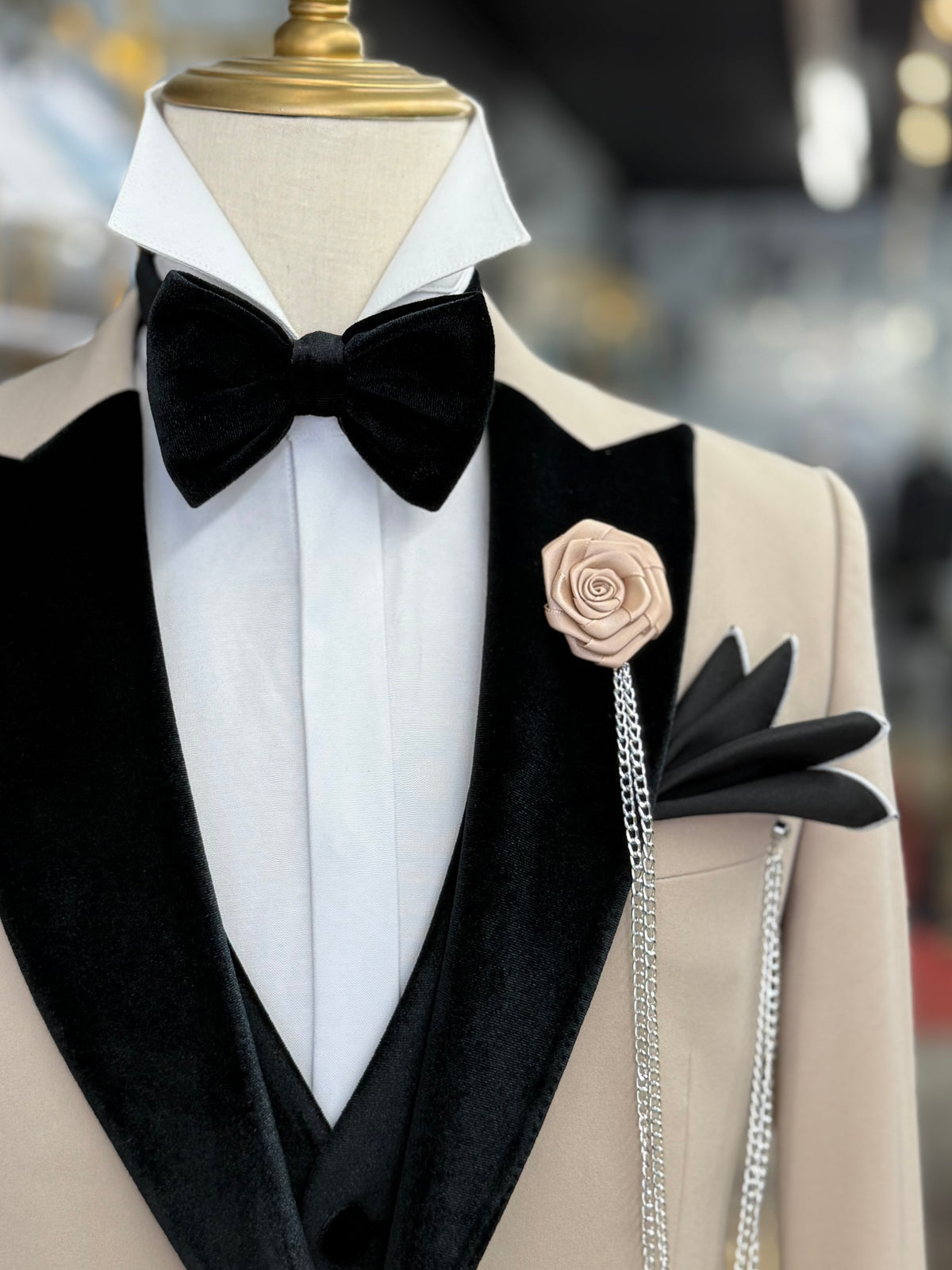 Noir Champagne Peak Lapel Velvet Edition