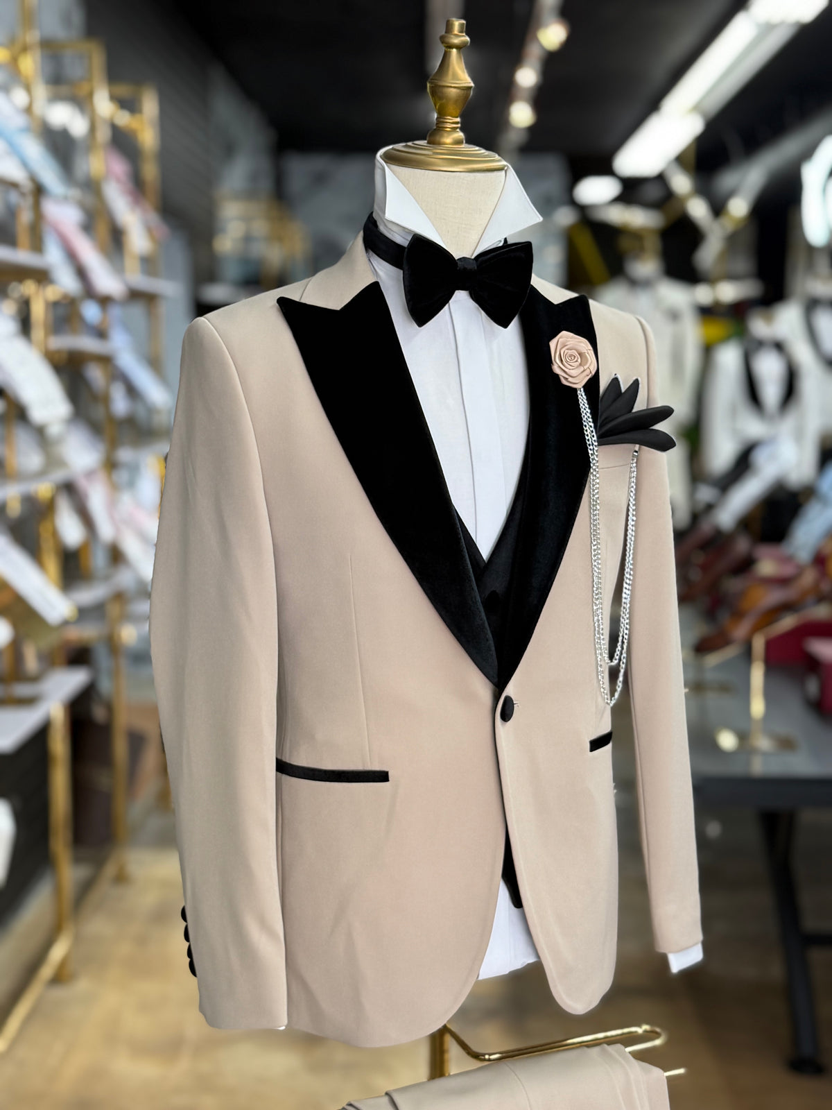 Noir Champagne Peak Lapel Velvet Edition